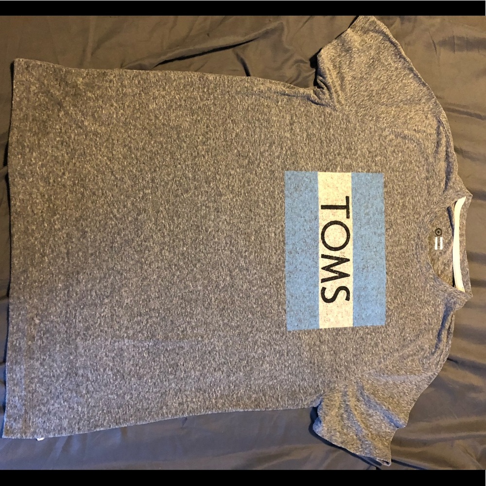 Toms t shirt large